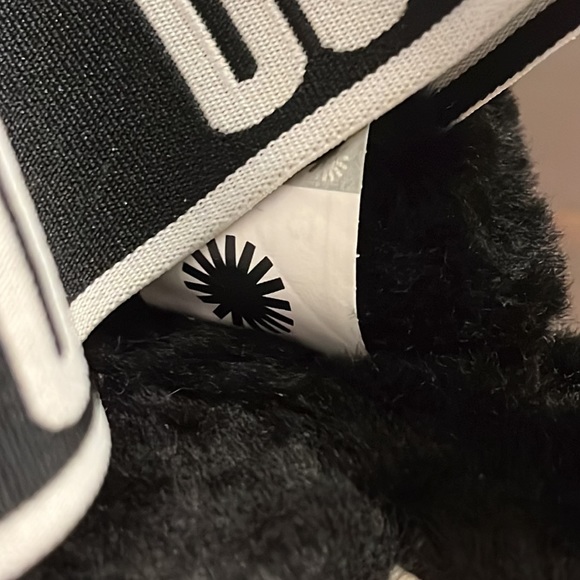 Ugg Australia Oh Yeah sandals slides shoes  black new Women’s size 7 - Picture 11 of 16